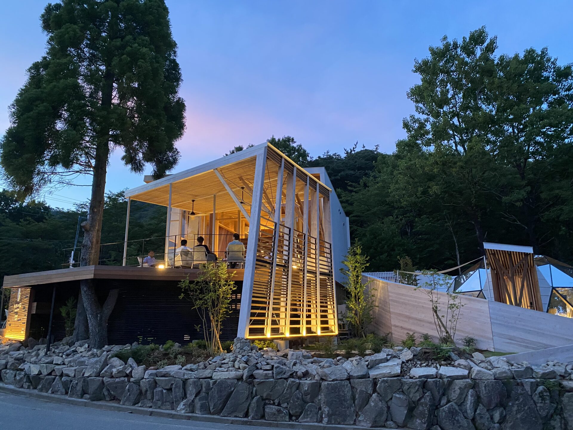 夕暮れのテラス